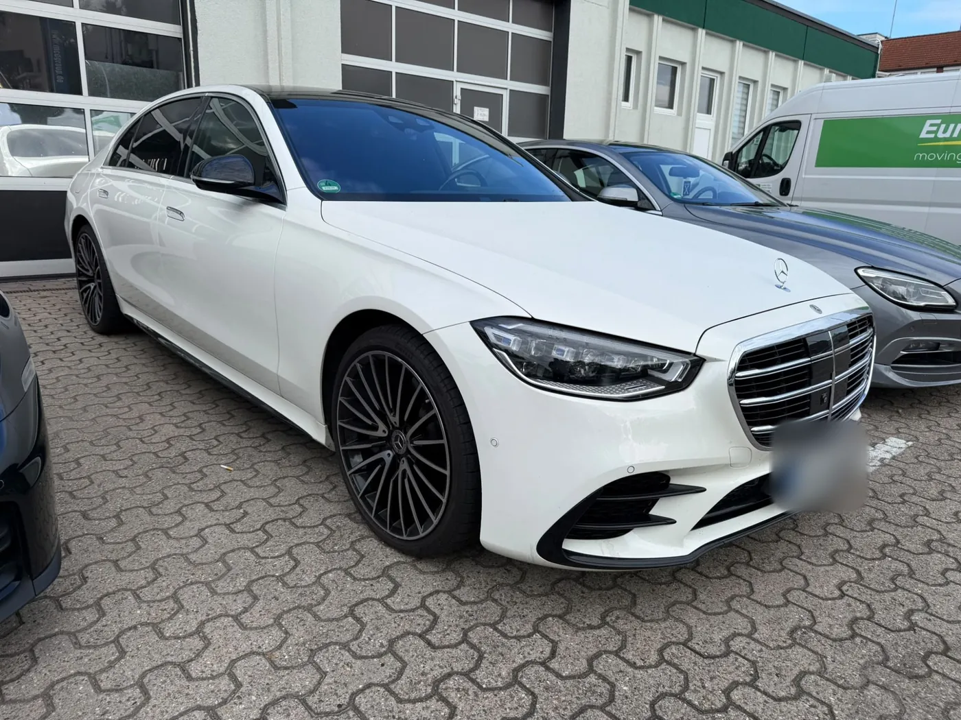 Weiße Mercedes-Benz S-Klasse vor der Begutachtung durch CAR EXPERTISE in Heiligenhaus