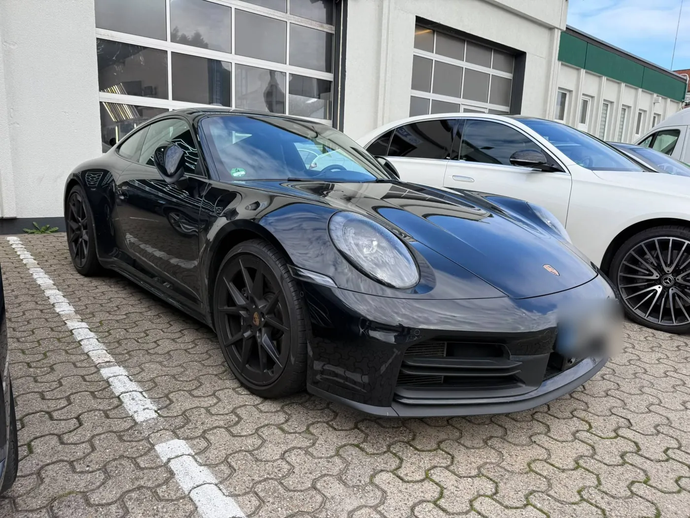 Schwarzer Porsche 911 bei der Fahrzeugbewertung durch CAR EXPERTISE